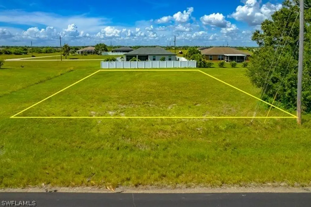 3921 Caloosa N Cape Coral FL 33993