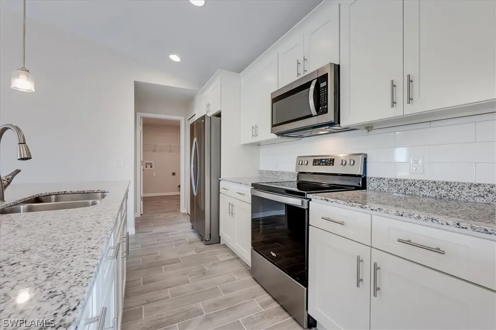 2820 NW 4th Place Cape Coral FL 33993