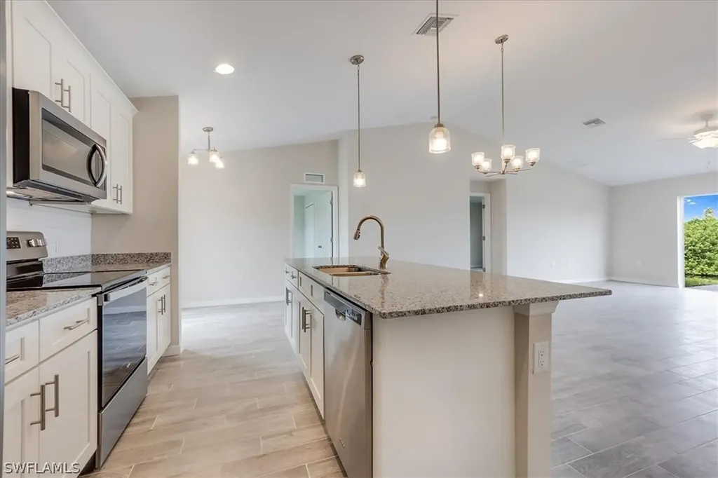 2820 NW 4th Place Cape Coral FL 33993