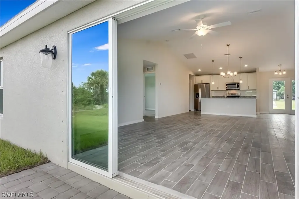 2820 NW 4th Place Cape Coral FL 33993