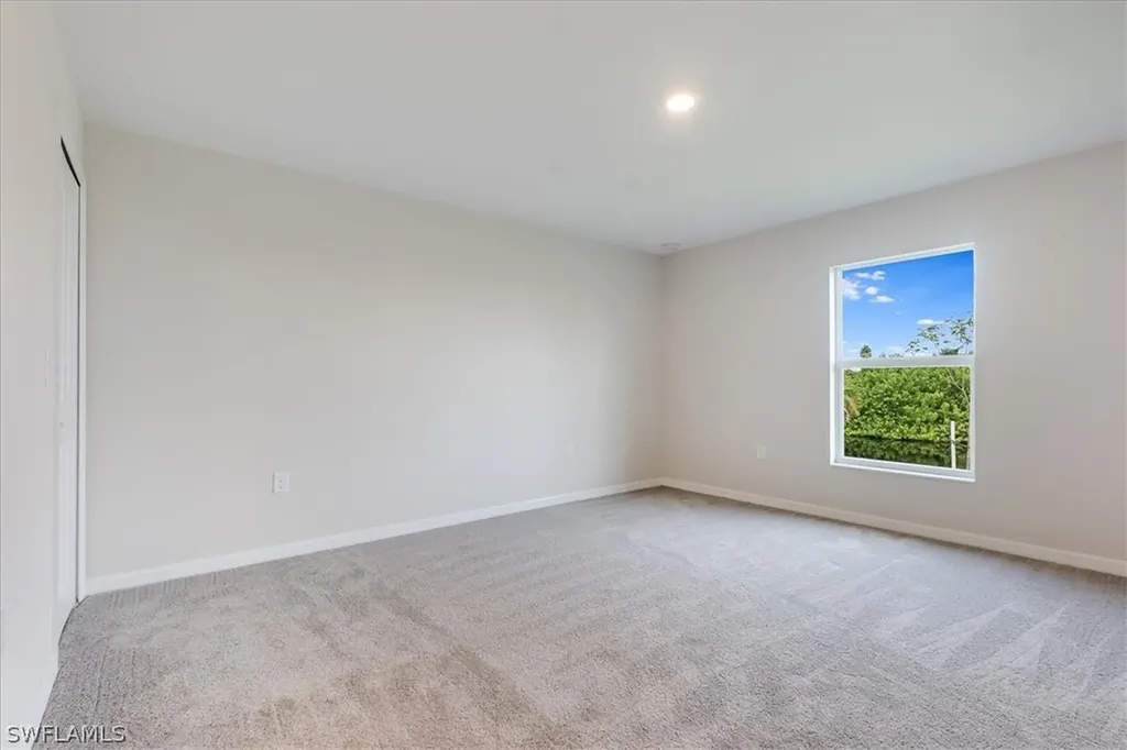 2820 NW 4th Place Cape Coral FL 33993