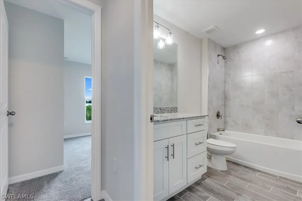 2820 NW 4th Place Cape Coral FL 33993