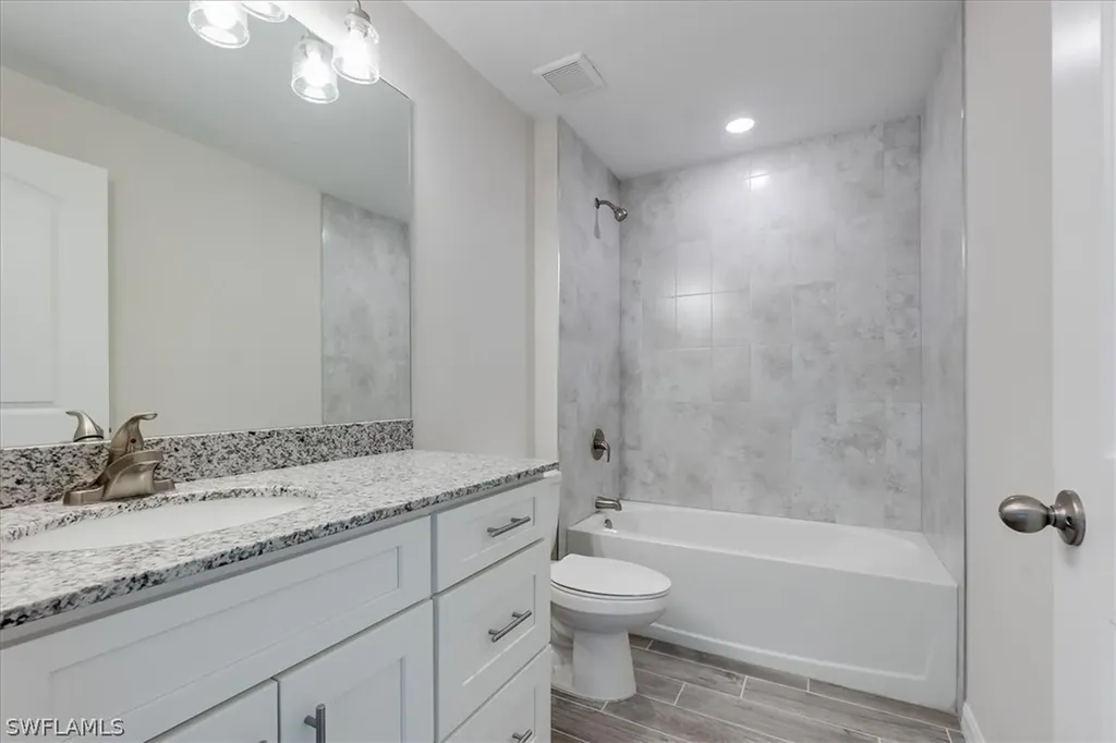 2820 NW 4th Place Cape Coral FL 33993
