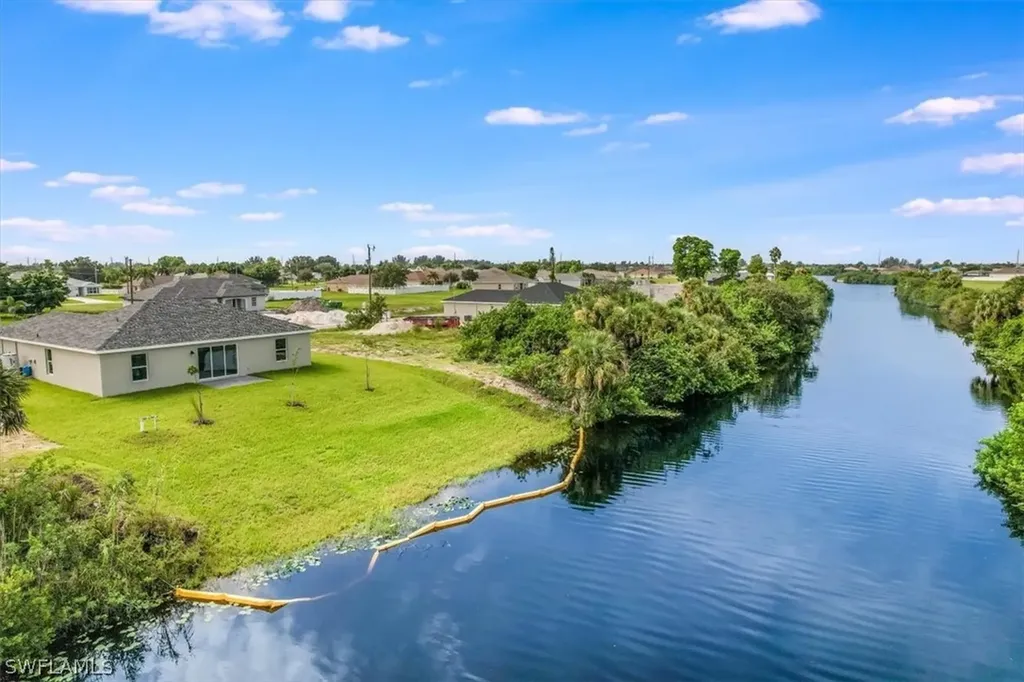 2820 NW 4th Place Cape Coral FL 33993
