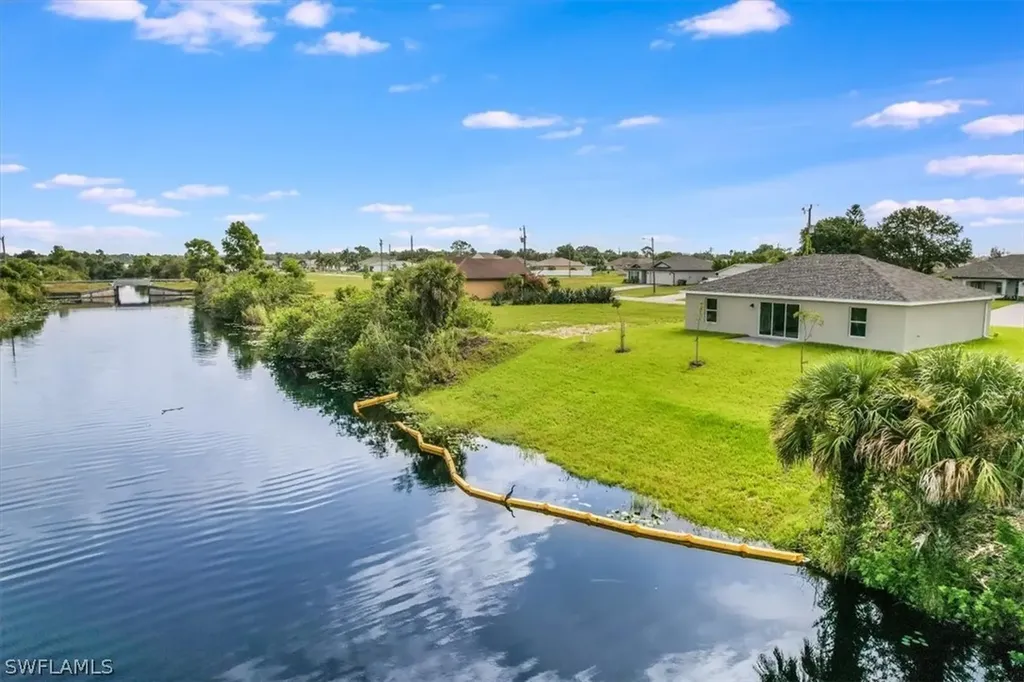 2820 NW 4th Place Cape Coral FL 33993