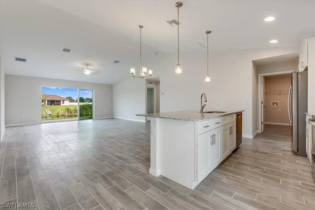 2820 NW 4th Place Cape Coral FL 33993