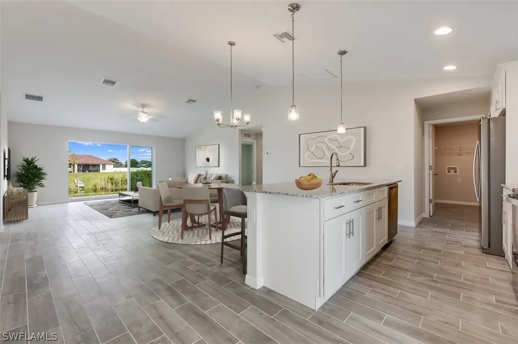 2820 NW 4th Place Cape Coral FL 33993