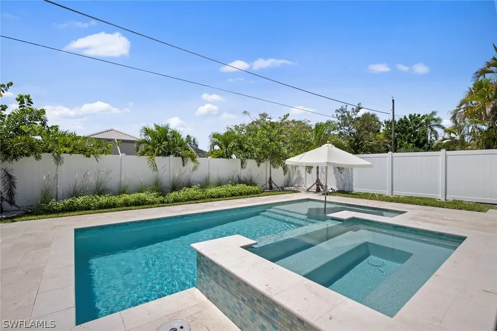676 98th Avenue N Naples FL 34108