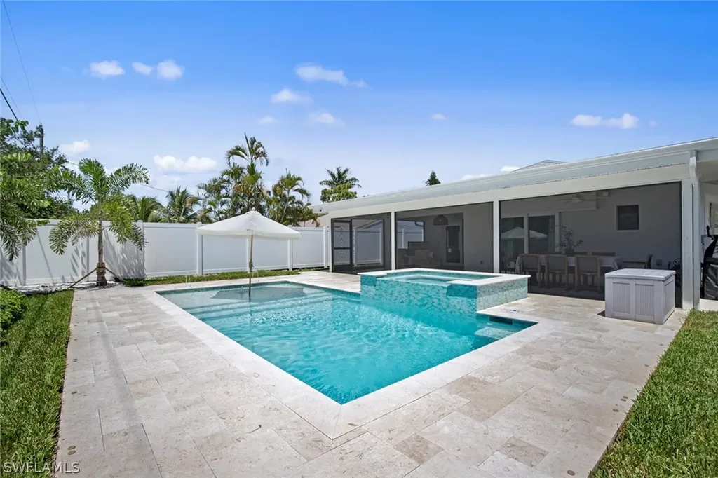 676 98th Avenue N Naples FL 34108
