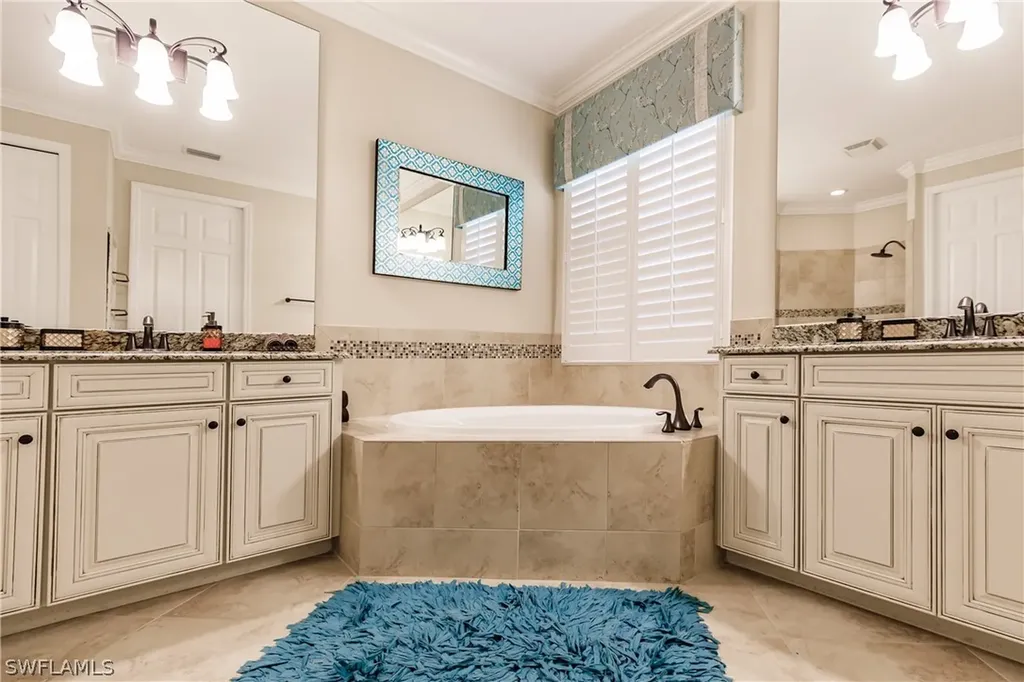 2862 Aviamar Circle Naples FL 34114