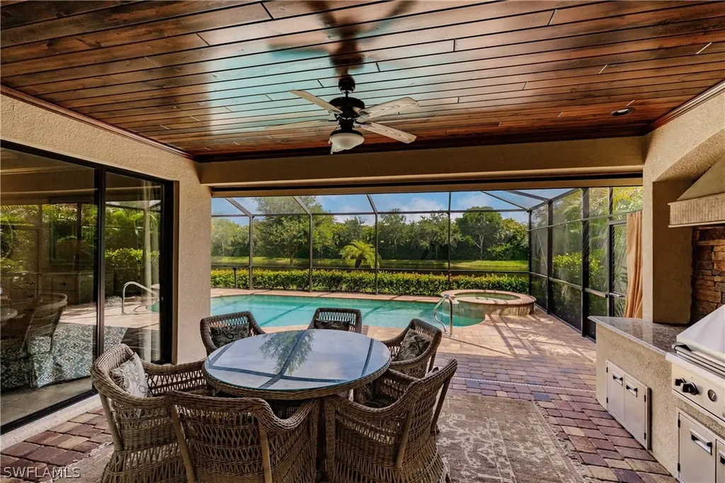 2862 Aviamar Circle Naples FL 34114