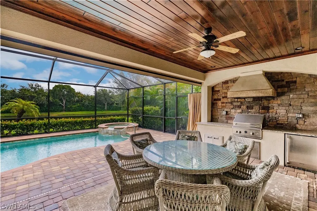 2862 Aviamar Circle Naples FL 34114