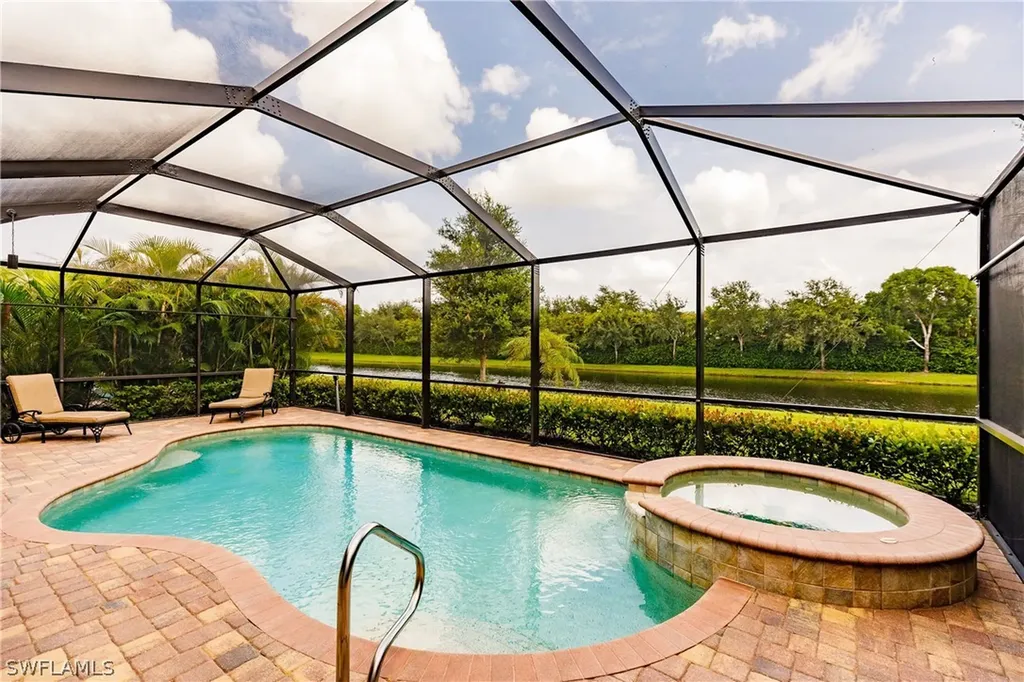2862 Aviamar Circle Naples FL 34114