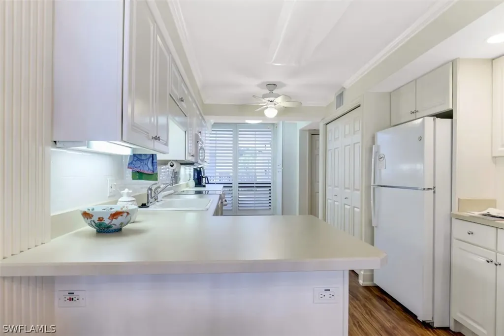 2396 Gulf Shore Boulevard N Naples FL 34103