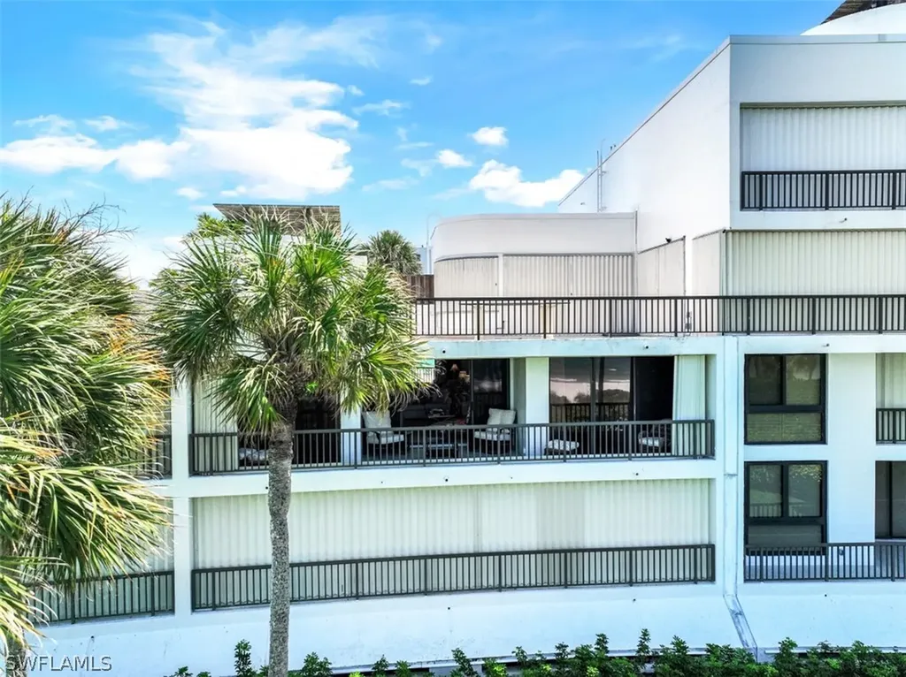 2396 Gulf Shore Boulevard N Naples FL 34103
