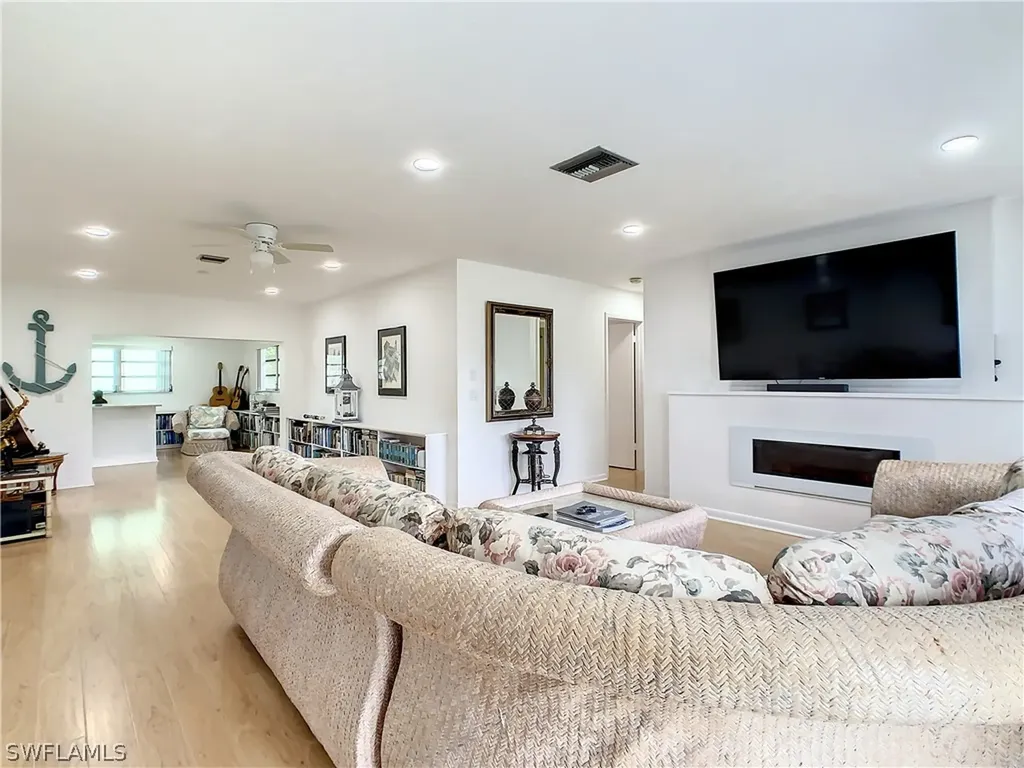 3933 12th Street N Naples FL 34103