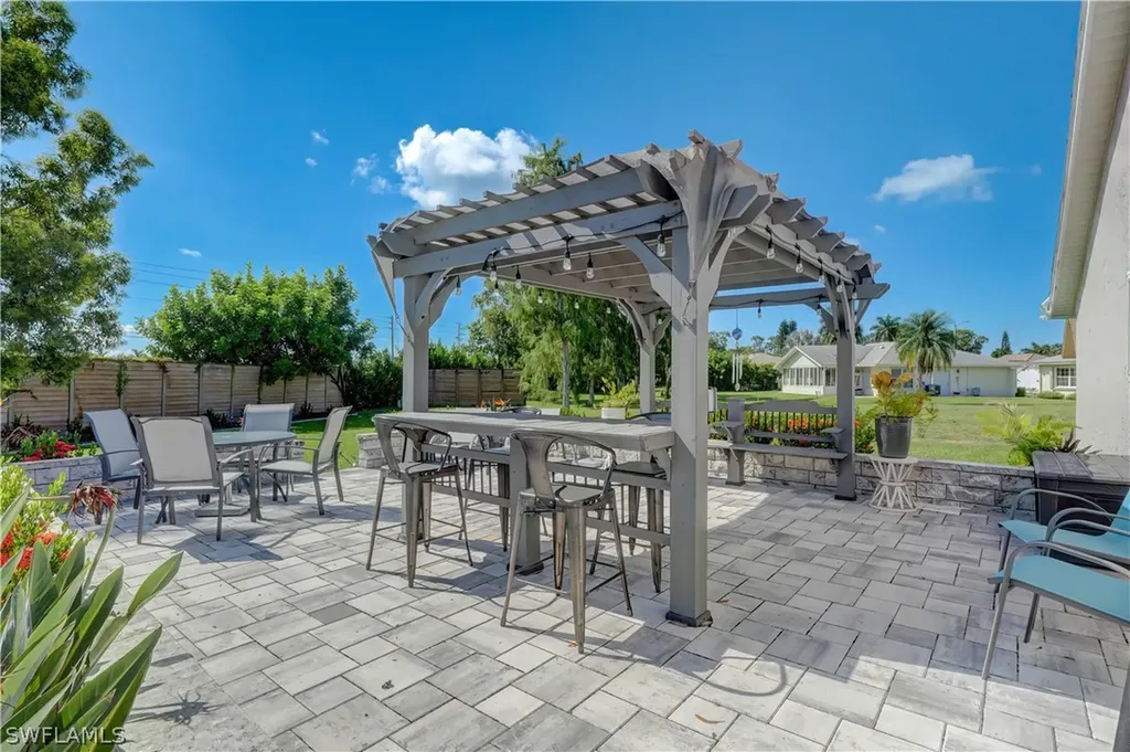 136 Bordeaux Circle Naples FL 34112