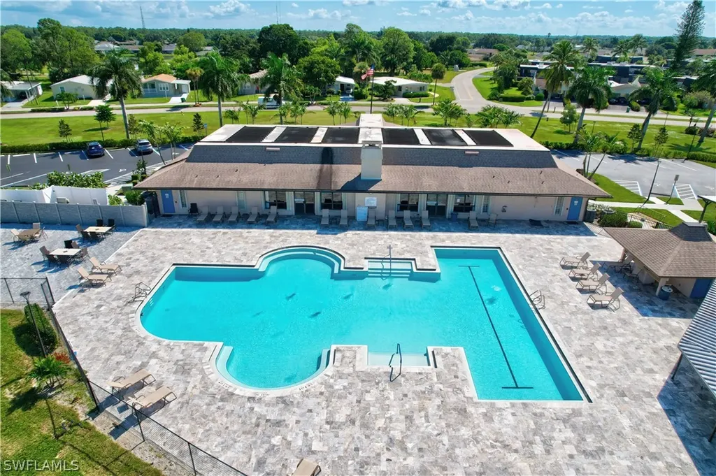 136 Bordeaux Circle Naples FL 34112