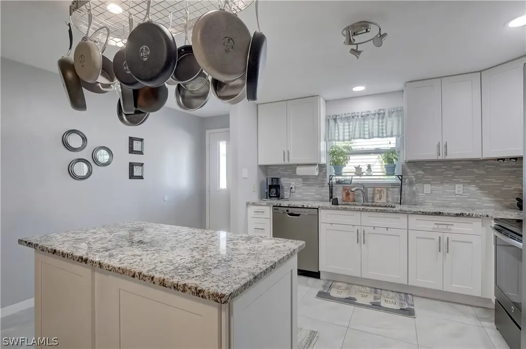 136 Bordeaux Circle Naples FL 34112