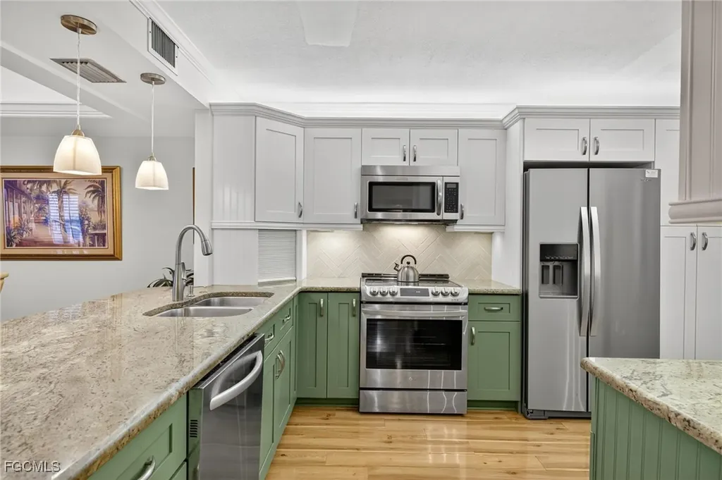 200 Periwinkle Way Sanibel FL 33957