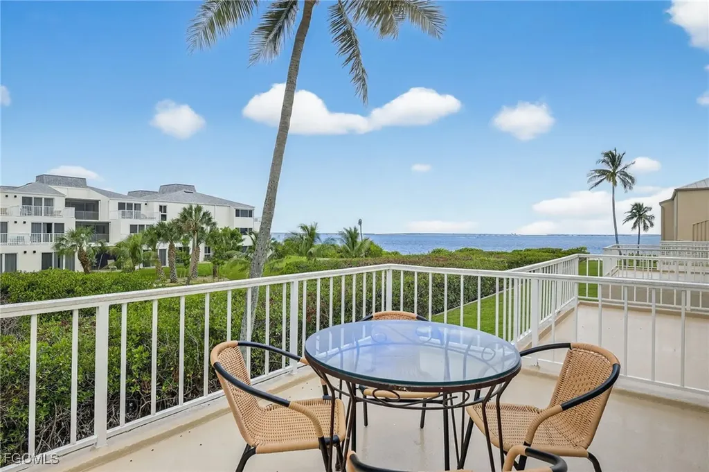 200 Periwinkle Way Sanibel FL 33957