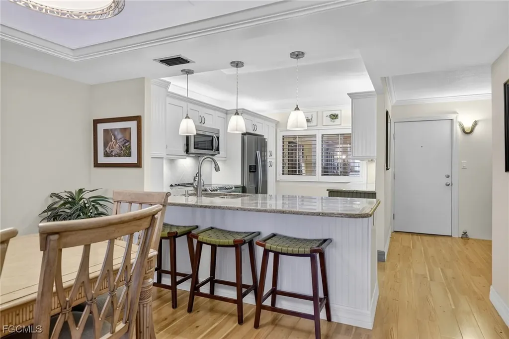 200 Periwinkle Way Sanibel FL 33957