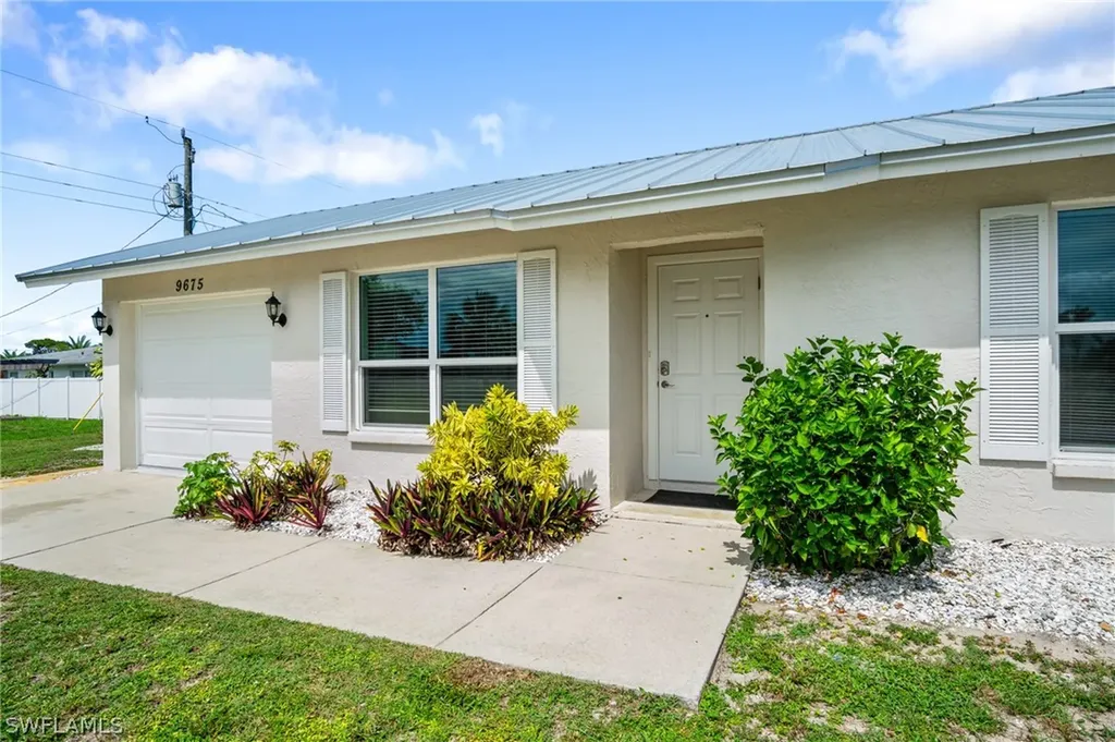 9675 7th Street N Naples FL 34108