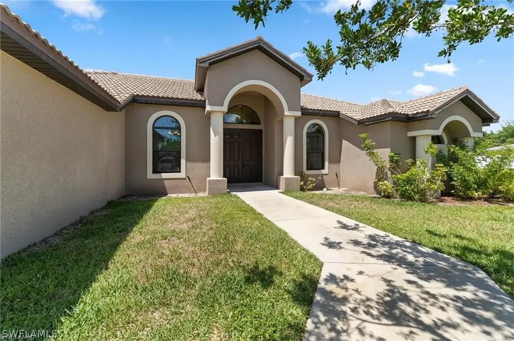 915 SE 33rd Terrace Cape Coral FL 33904