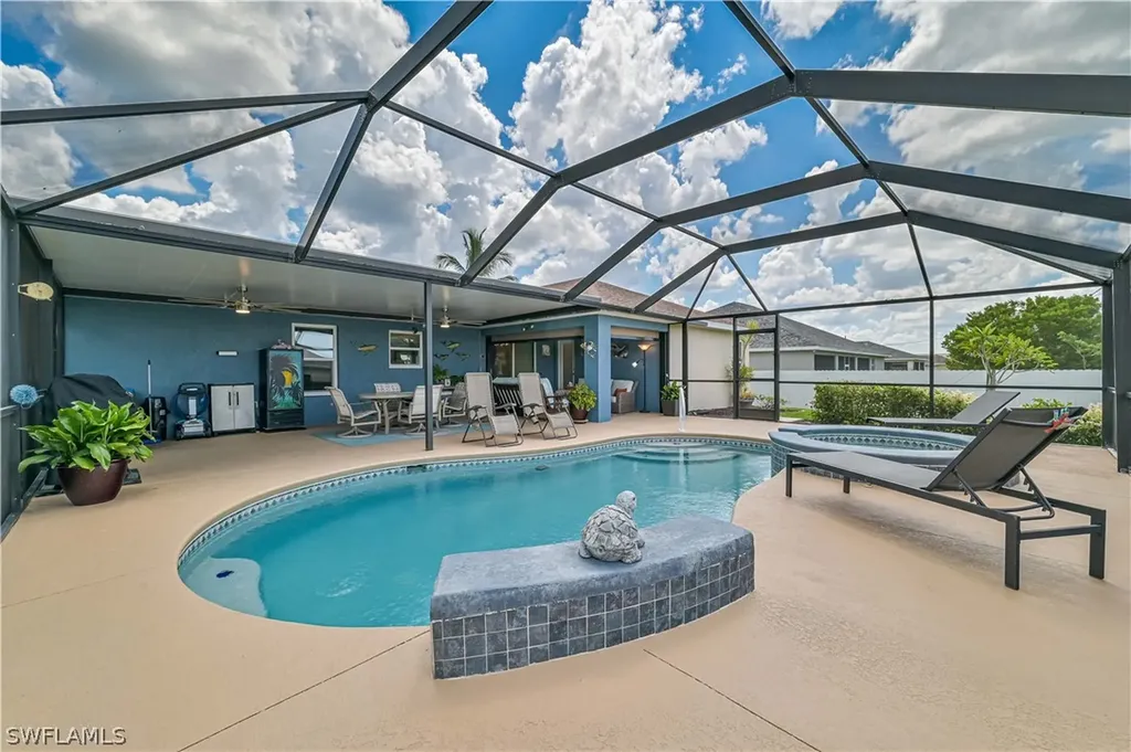 1102 NE 6th Place Cape Coral FL 33909