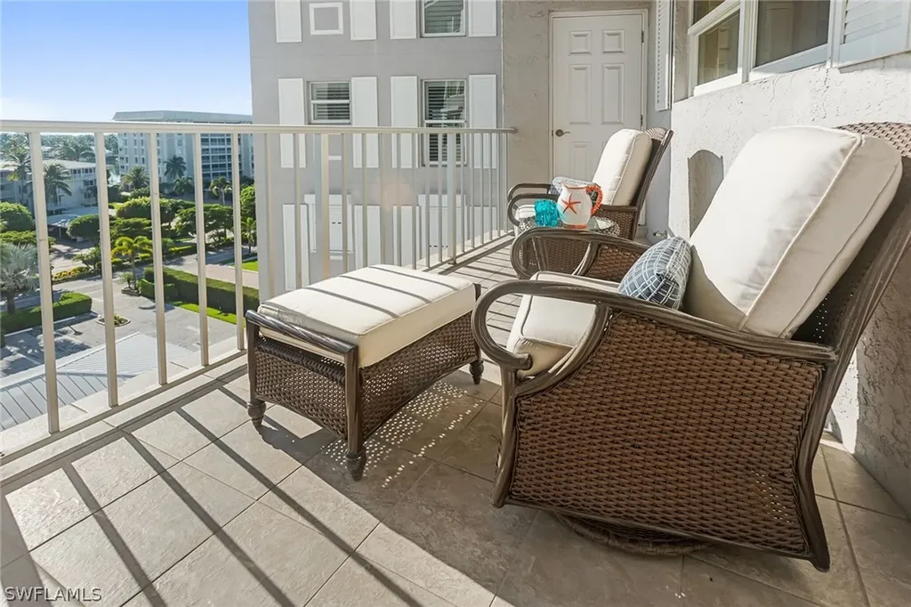 2777 Gulf Shore Boulevard N Naples FL 34103