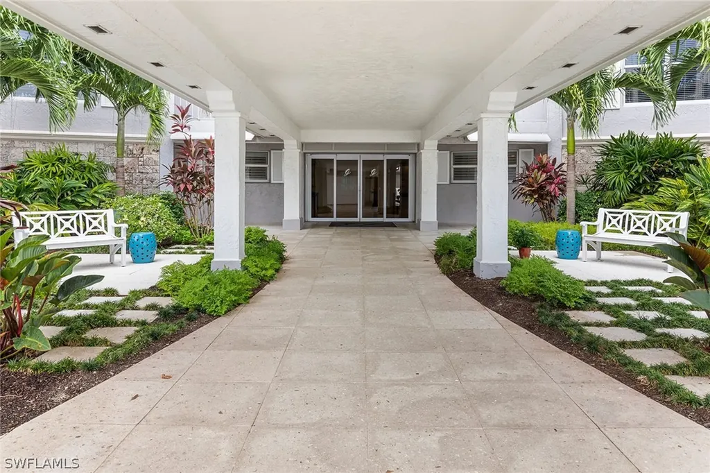2777 Gulf Shore Boulevard N Naples FL 34103