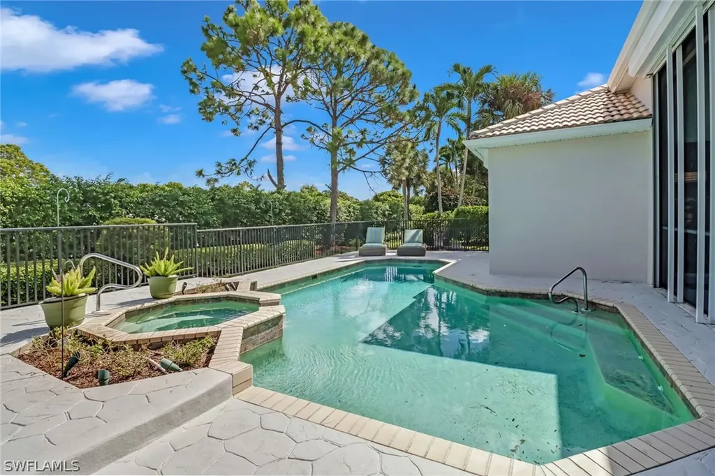 1725 Marsh Run Naples FL 34109