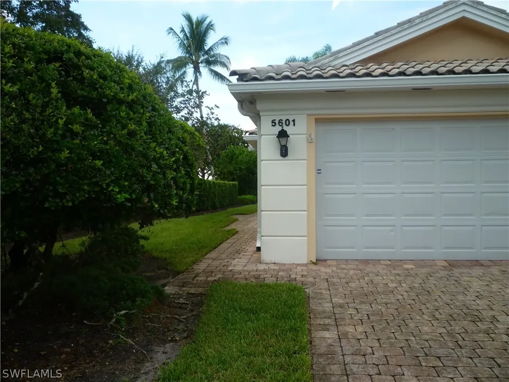 5601 Eleuthera Way Naples FL 34119