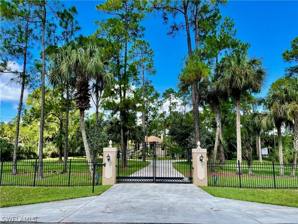 491 3rd Street SW Naples FL 34117