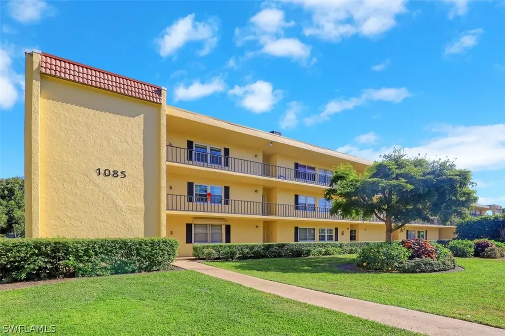 1085 Forest Lakes Drive Naples FL 34105