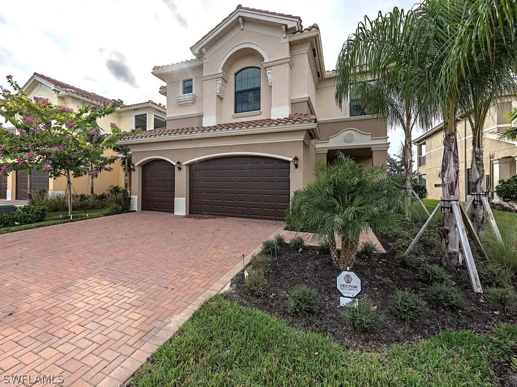 Naples FL, 13905 Luna Drive