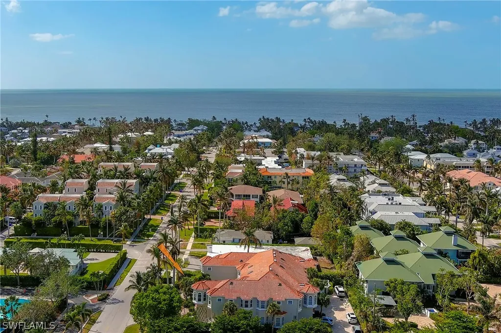 Naples FL, 449 8th Avenue S, Unit 105