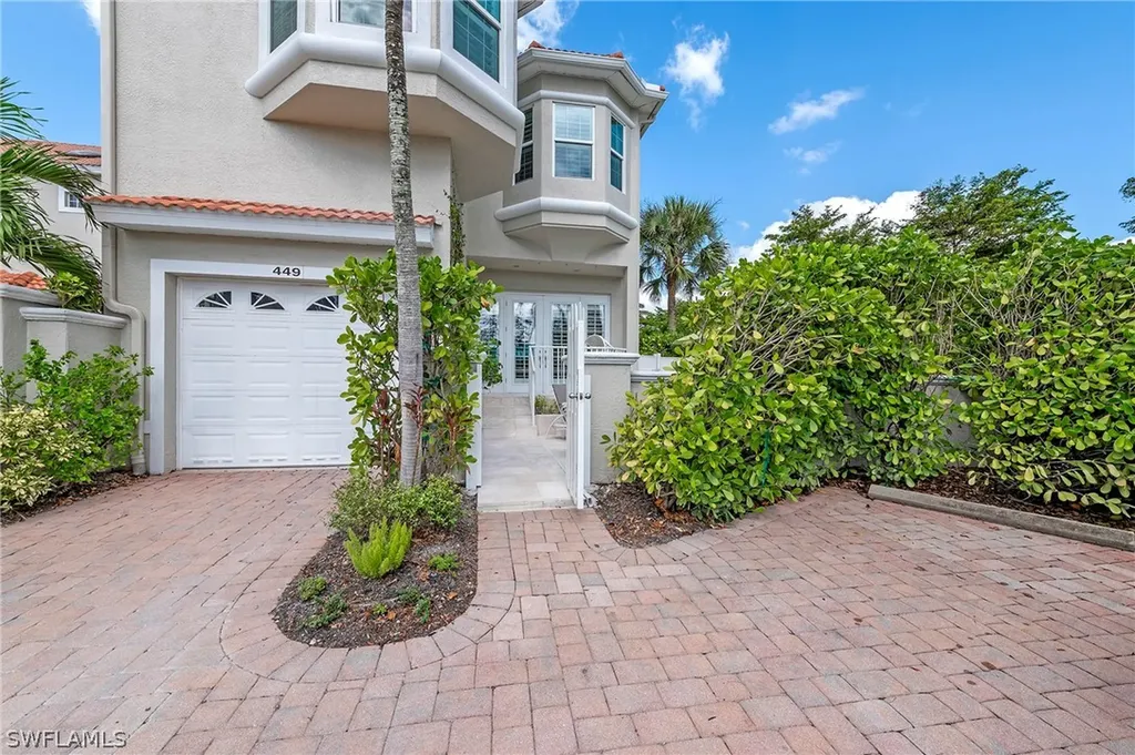 449 8th Avenue S Naples FL 34102