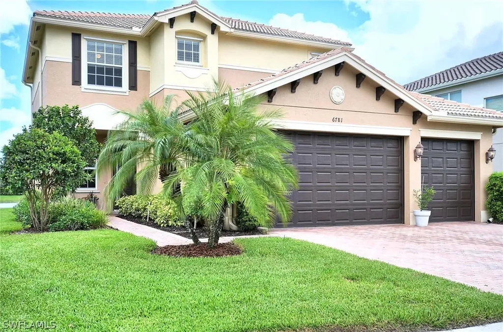 6781 Del Mar Terrace Naples FL 34105