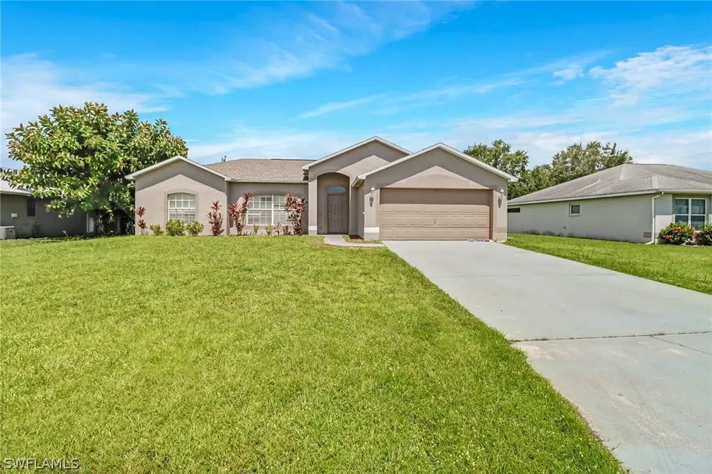 1913 SE 8th Avenue Cape Coral FL 33990