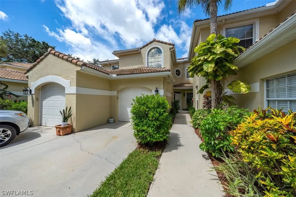 Naples FL, 65 Silver Oaks Circle, Unit 203