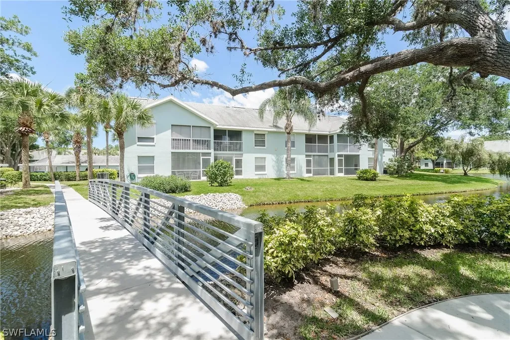 121 Wading Bird Circle Naples FL 34110