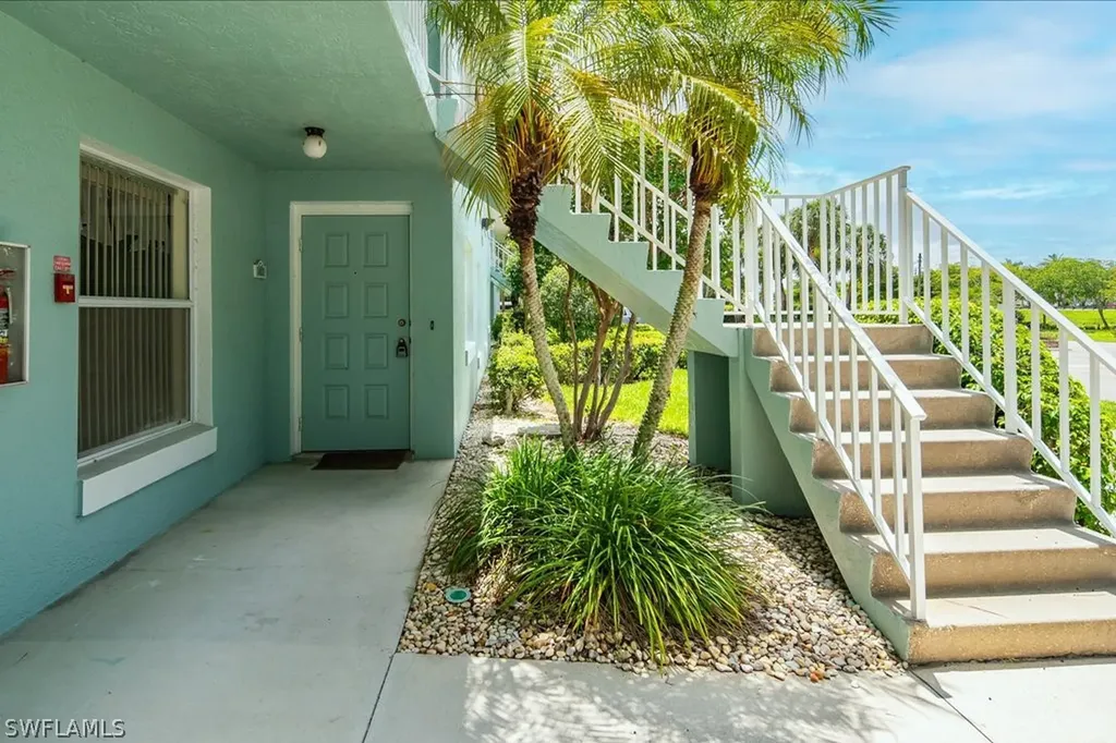 121 Wading Bird Circle Naples FL 34110