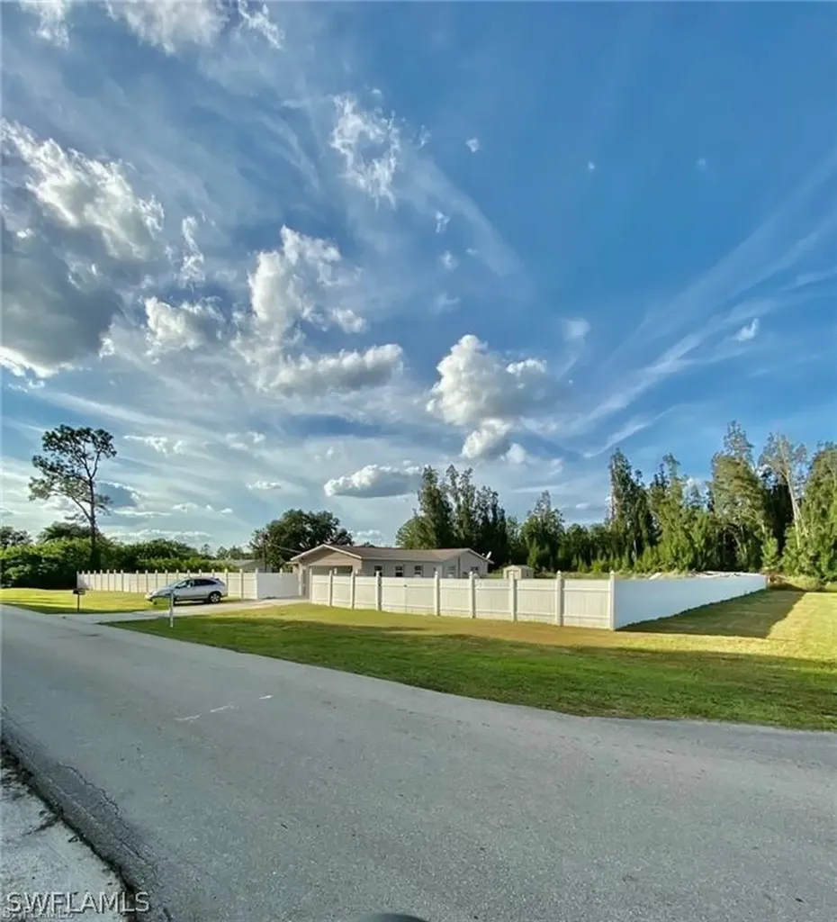 2507 E 14th Street Lehigh Acres FL 33972