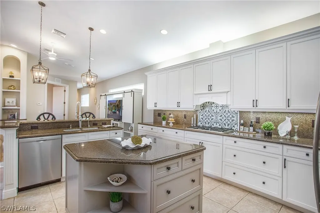 3110 Terramar Court Naples FL 34119