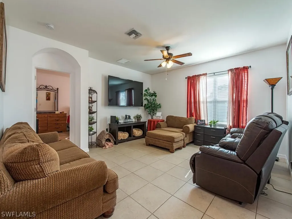 4317 SW 9th Place Cape Coral FL 33914