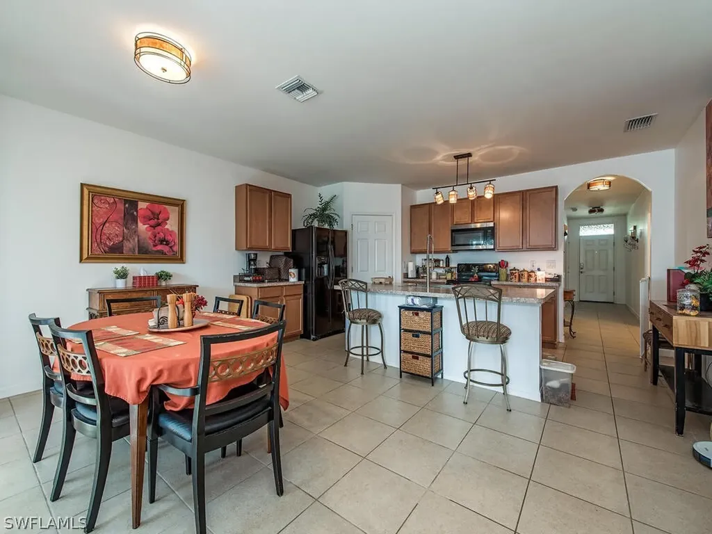 4317 SW 9th Place Cape Coral FL 33914