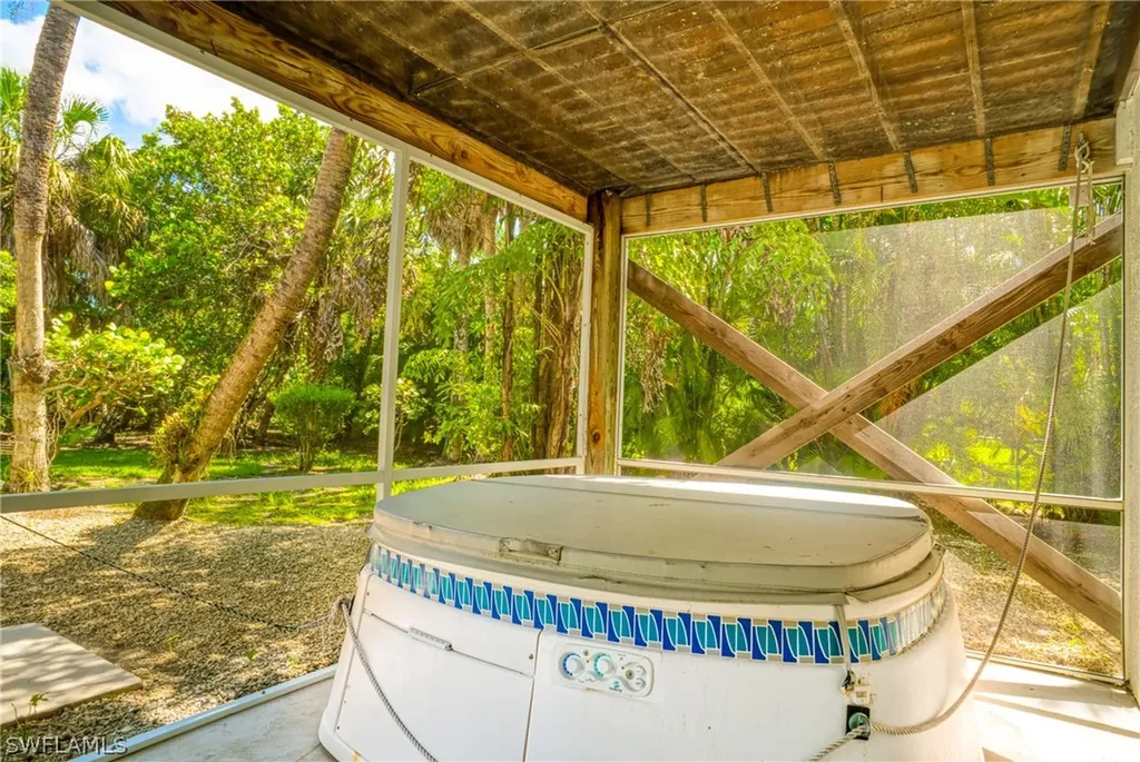 6136 Henderson Road Sanibel FL 33957