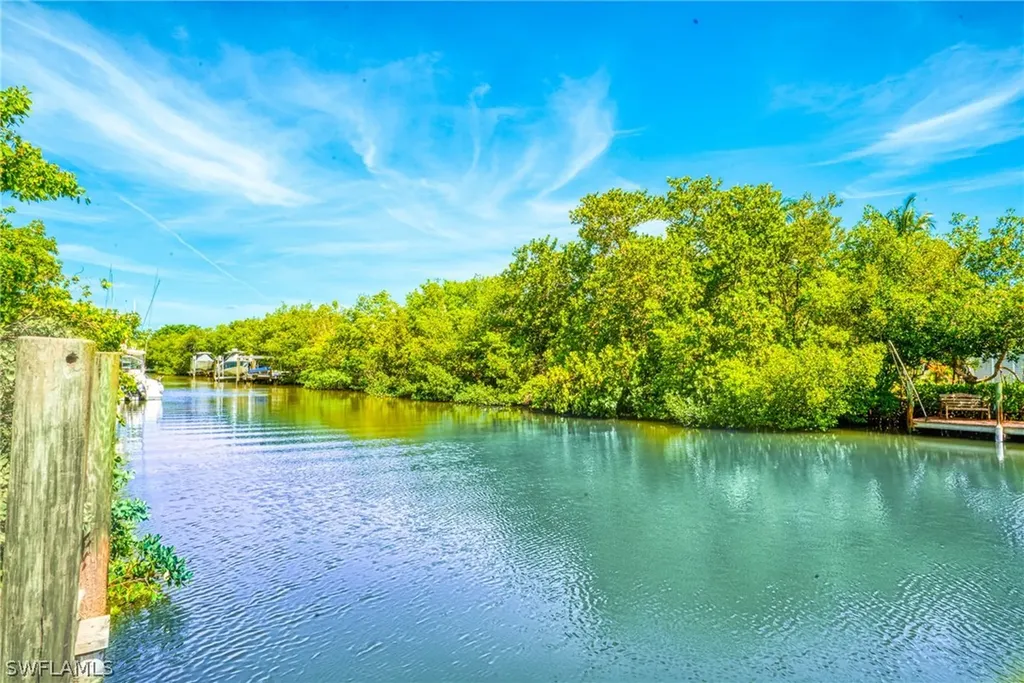 6136 Henderson Road Sanibel FL 33957