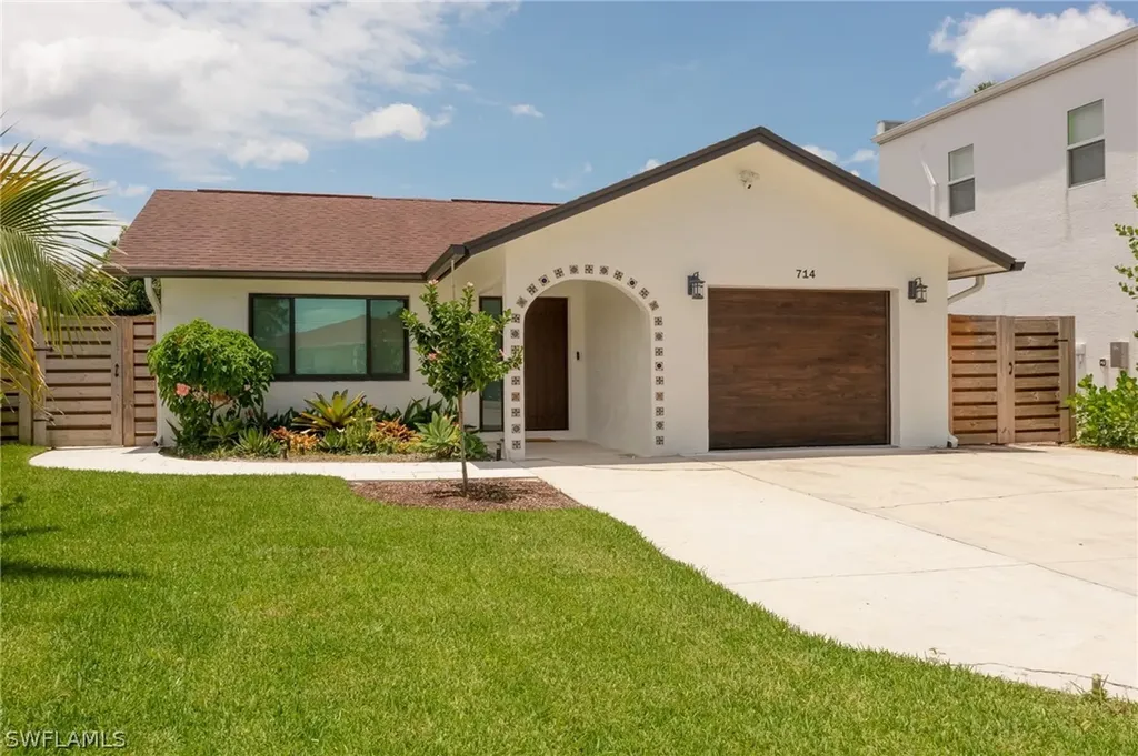 714 103rd Avenue N Naples FL 34108